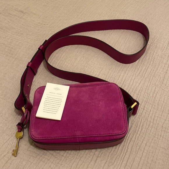 Fossil nubuck / suede leather fuchsia camera bag in very good condition. - Picture 2 of 12